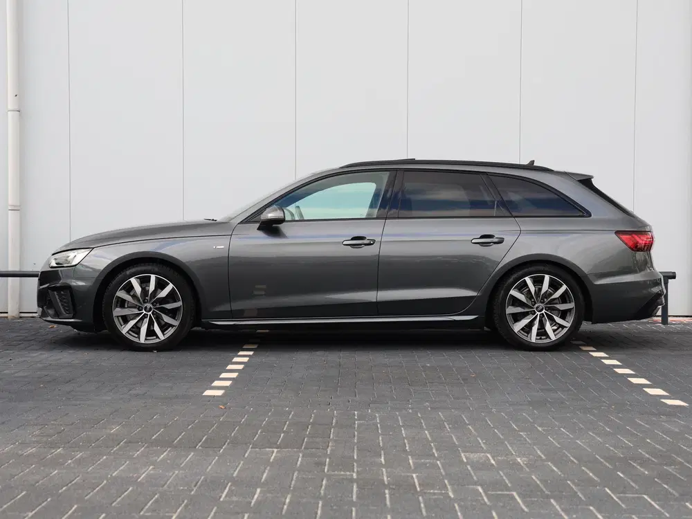 Audi A4 35 TFSI S edition Competition uit 2024, foto 11