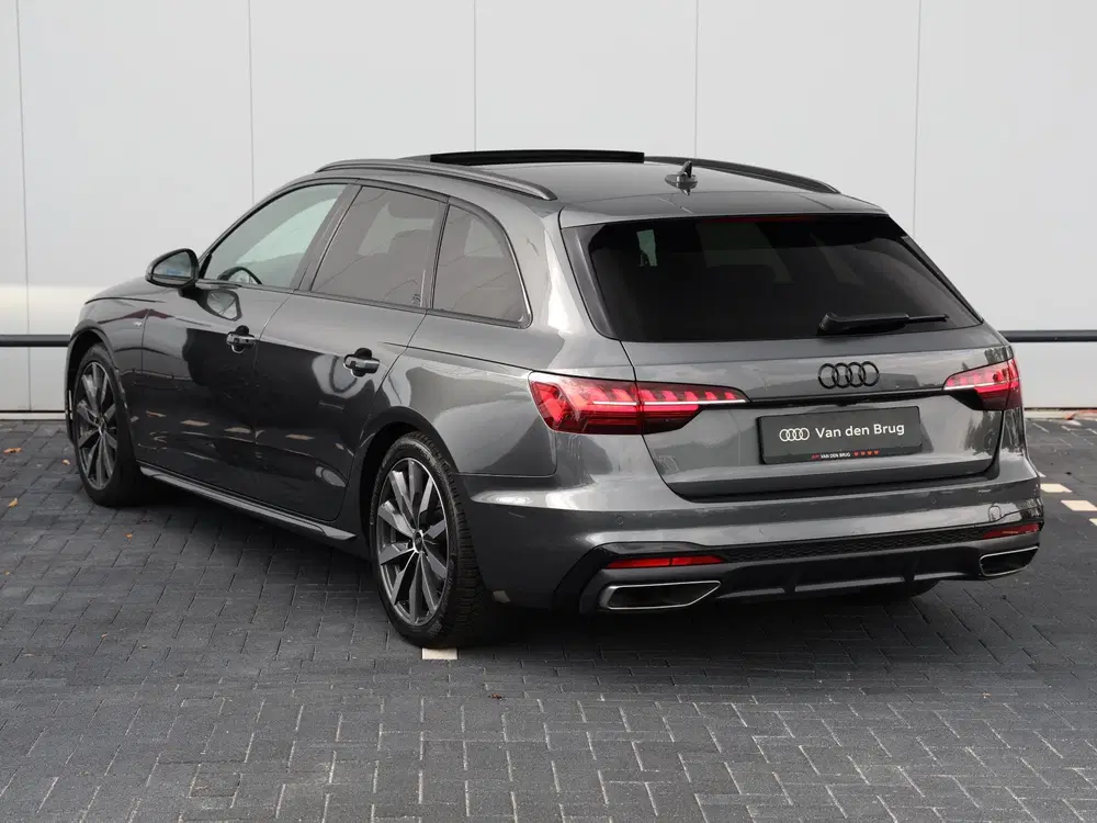 Audi A4 35 TFSI S edition Competition uit 2024, foto 12