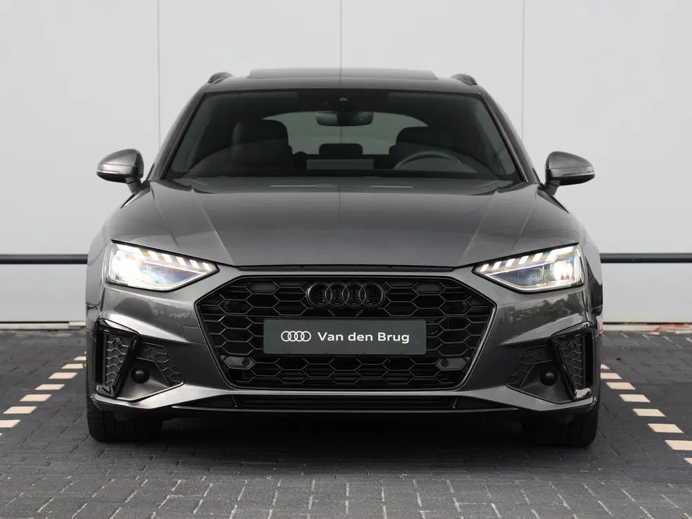 Audi A4 35 TFSI S edition Competition uit 2024, foto 13