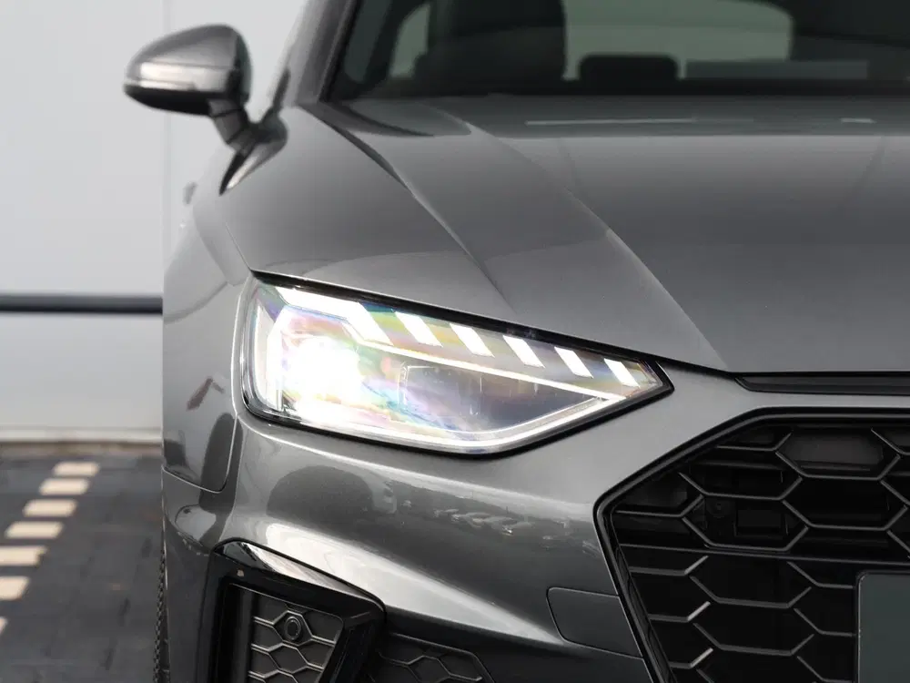 Audi A4 35 TFSI S edition Competition uit 2024, foto 14