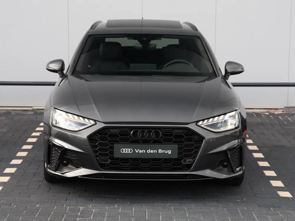 Audi A4 35 TFSI S edition Competition uit 2024, foto 4