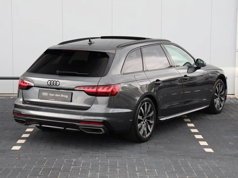 Audi A4 35 TFSI S edition Competition uit 2024, foto 5