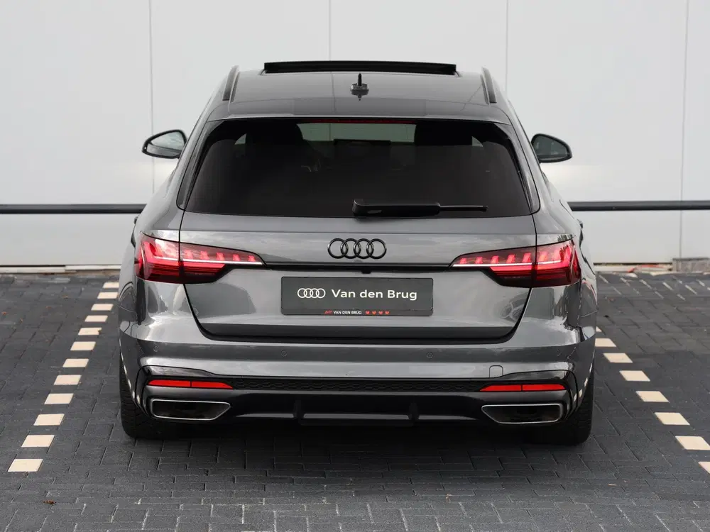 Audi A4 35 TFSI S edition Competition uit 2024, foto 6