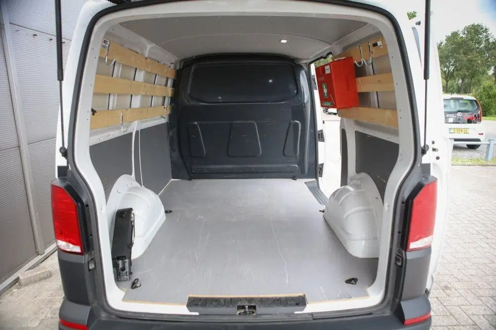 Volkswagen Transporter 2.0 TDI L1H1 uit 2022, foto 3