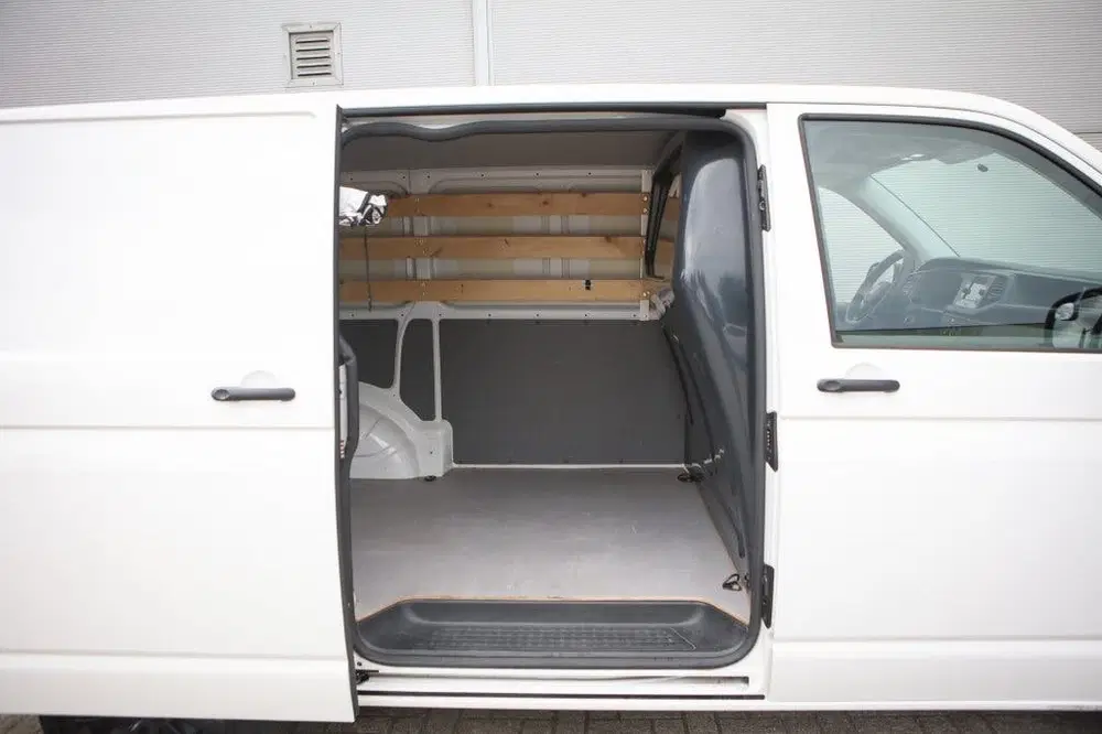 Volkswagen Transporter 2.0 TDI L1H1 uit 2022, foto 4