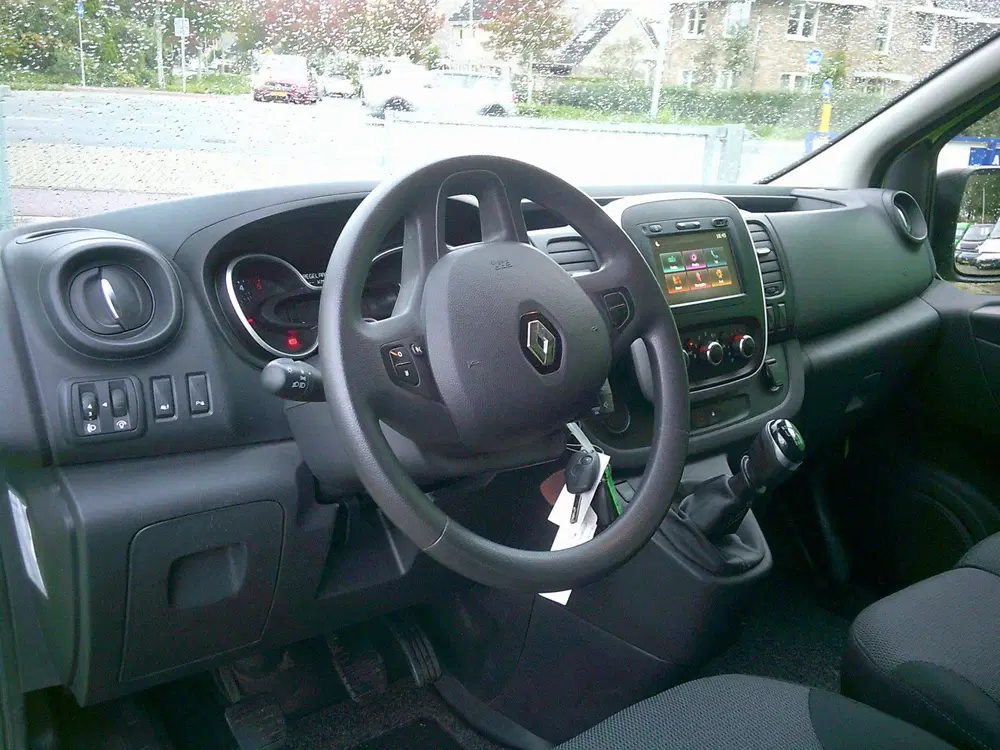 Renault Trafic 1.6 dCi 95 T29 L2H1 Comfort VOORZIEN VAN A uit 2020, foto 10
