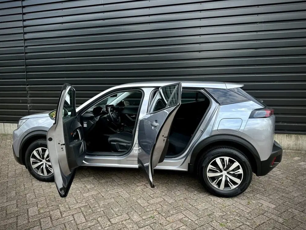 Peugeot 2008 1.2 PureTech Active NAVI uit 2021, foto 11