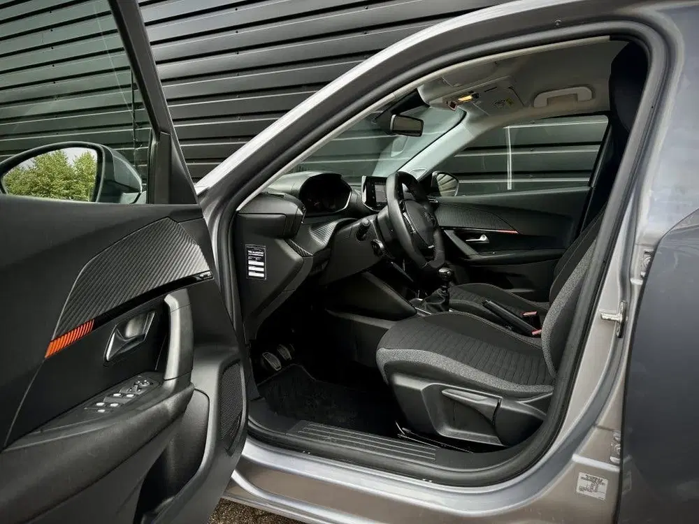 Peugeot 2008 1.2 PureTech Active NAVI uit 2021, foto 12