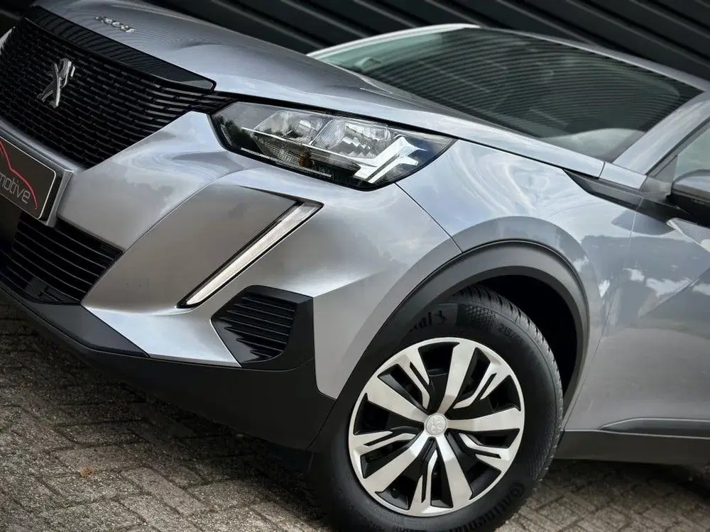 Peugeot 2008 1.2 PureTech Active NAVI uit 2021, foto 4