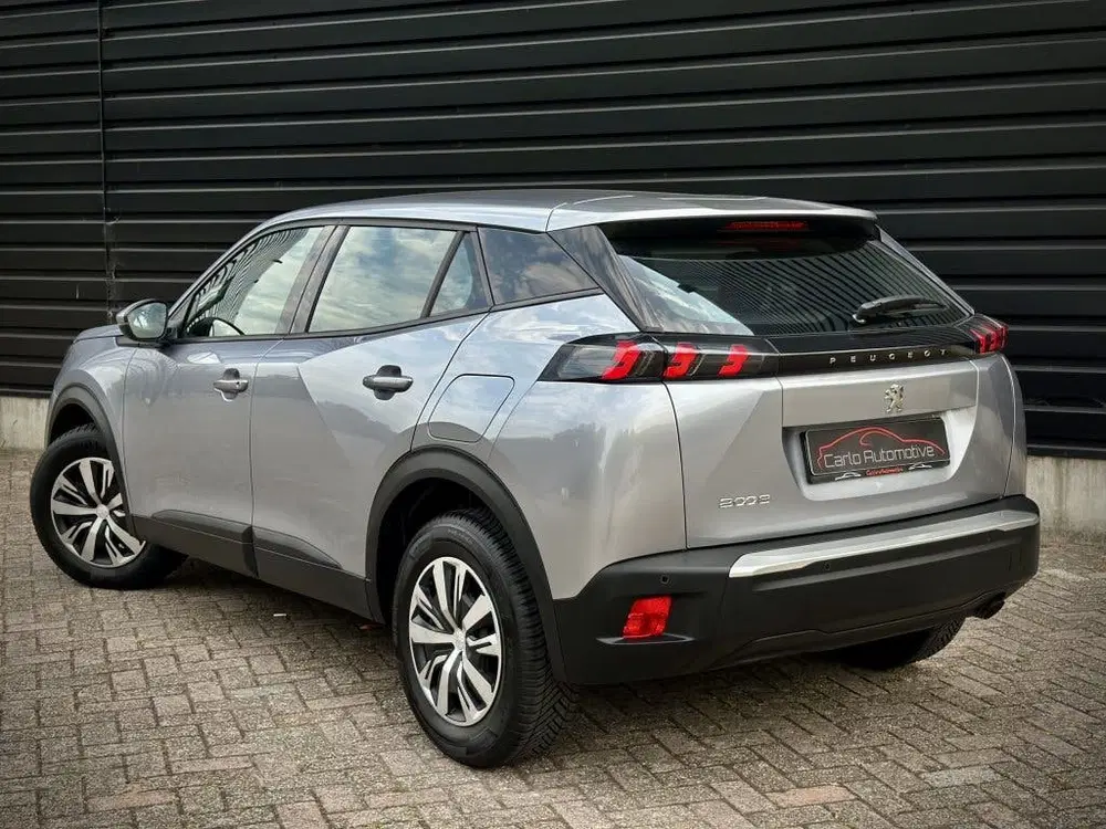 Peugeot 2008 1.2 PureTech Active NAVI uit 2021, foto 6
