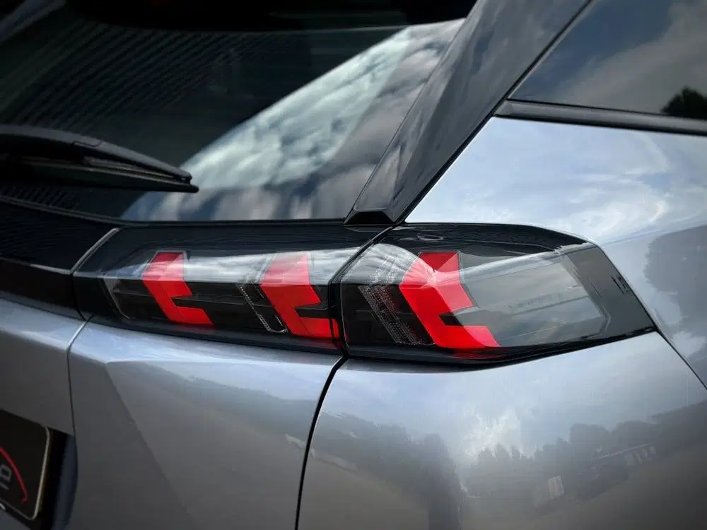 Peugeot 2008 1.2 PureTech Active NAVI uit 2021, foto 8