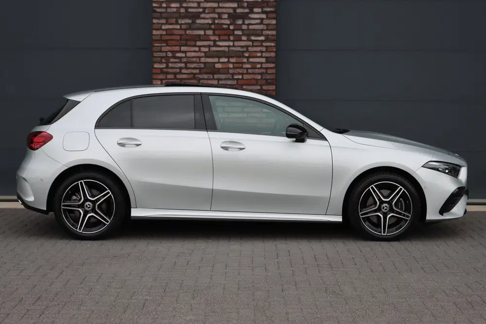 Mercedes-Benz A-Klasse 250 e AMG Line uit 2024, foto 11