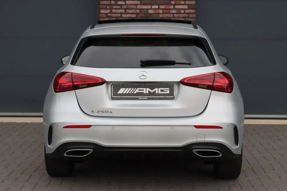 Mercedes-Benz A-Klasse 250 e AMG Line uit 2024, foto 15