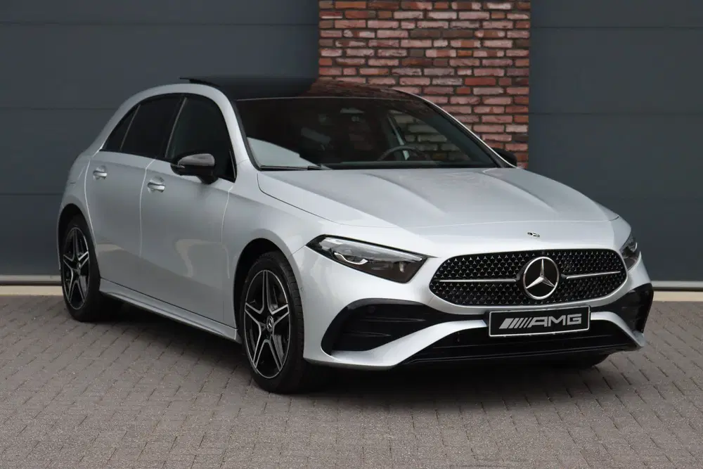 Mercedes-Benz A-Klasse 250 e AMG Line uit 2024, foto 3