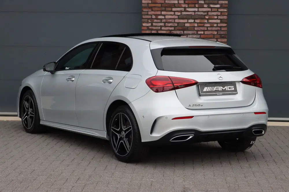 Mercedes-Benz A-Klasse 250 e AMG Line uit 2024, foto 5
