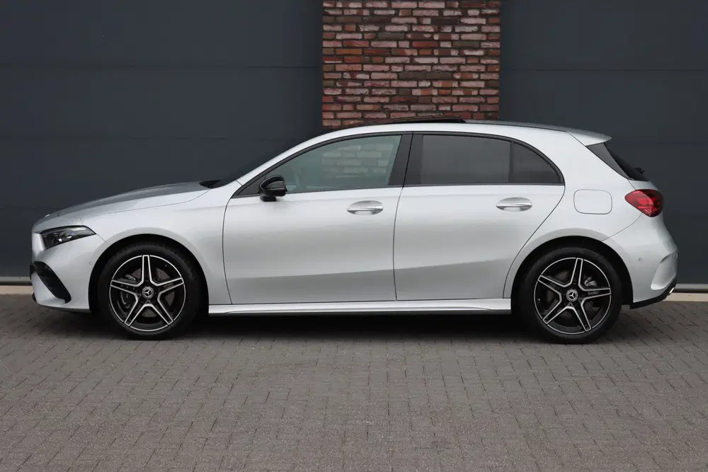 Mercedes-Benz A-Klasse 250 e AMG Line uit 2024, foto 9