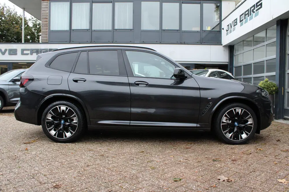 BMW iX3 High Executive 80 kWh uit 2022, foto 6