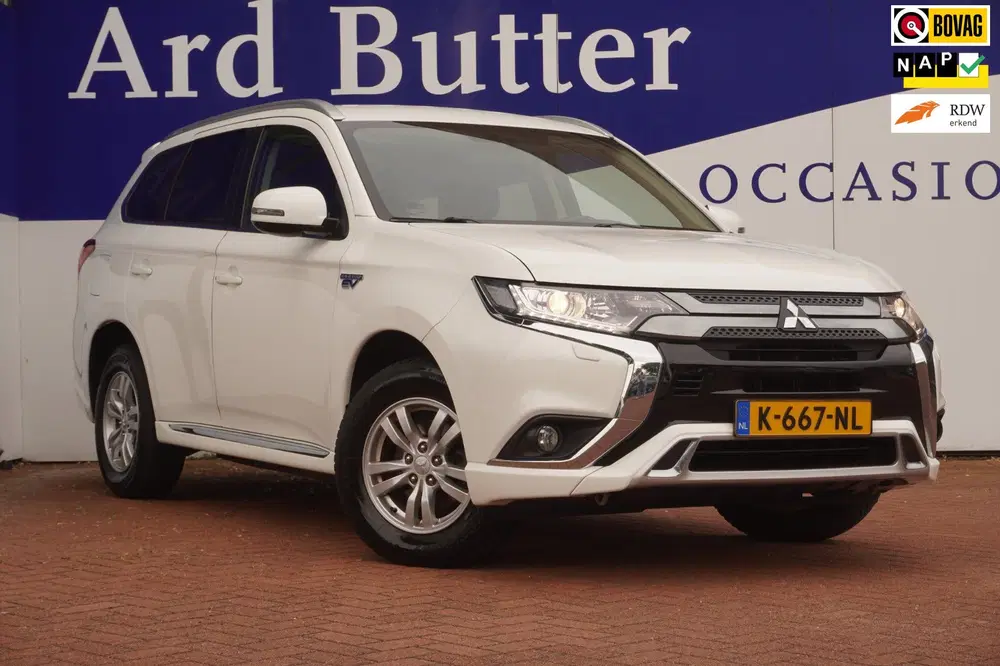 Mitsubishi Outlander 2.4 PHEV 4WD Pure 240PK uit 2021
