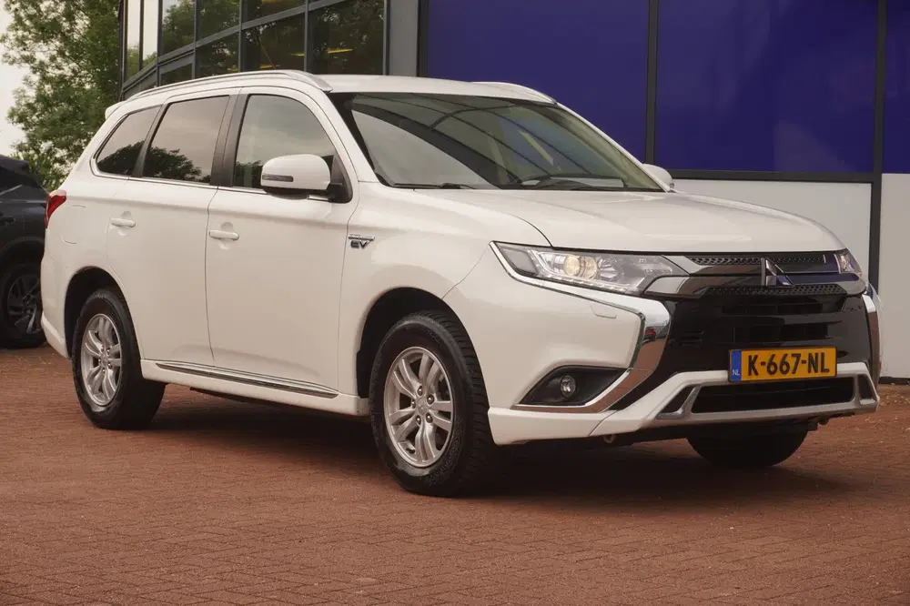 Mitsubishi Outlander 2.4 PHEV 4WD Pure 240PK uit 2021, foto 11