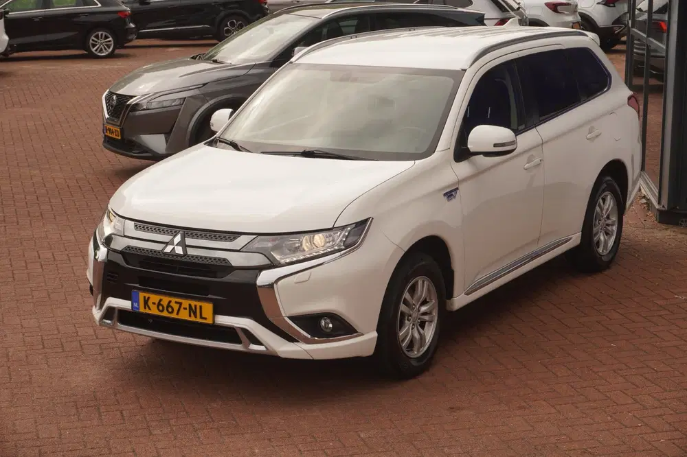 Mitsubishi Outlander 2.4 PHEV 4WD Pure 240PK uit 2021, foto 14