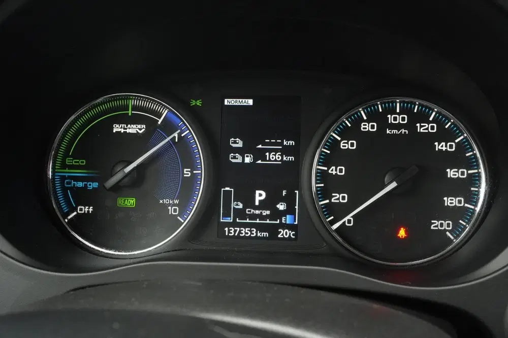 Mitsubishi Outlander 2.4 PHEV 4WD Pure 240PK uit 2021, foto 3