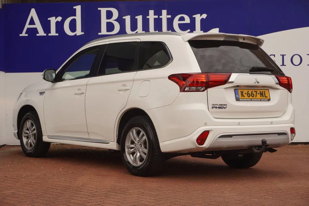 Mitsubishi Outlander 2.4 PHEV 4WD Pure 240PK uit 2021, foto 4