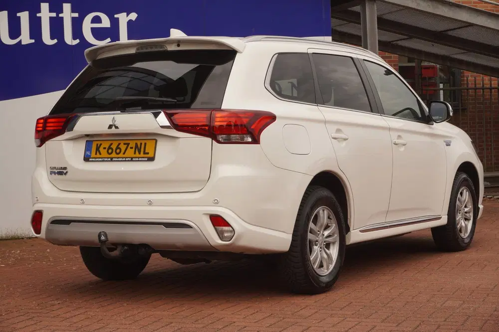 Mitsubishi Outlander 2.4 PHEV 4WD Pure 240PK uit 2021, foto 8