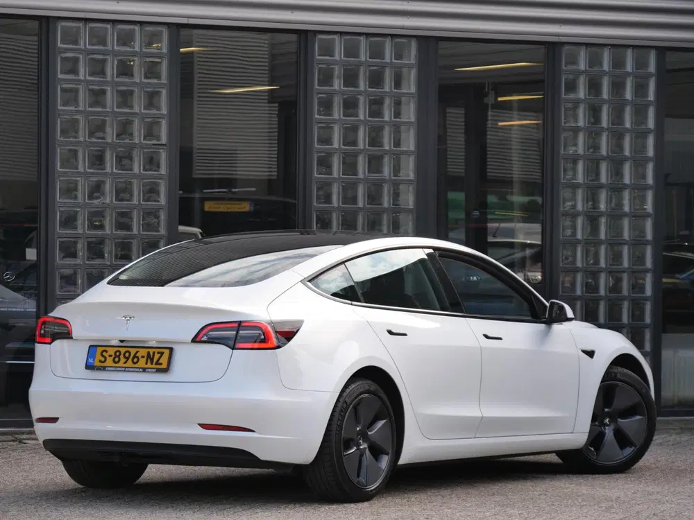 Tesla Model 3 RWD 60kWh PLUS uit 2023, foto 2