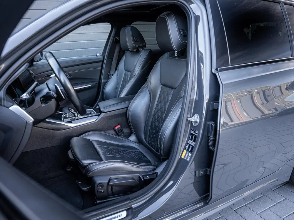 BMW 3-serie 330e M-Sport Pro l Individuel l Pano l A uit 2021, foto 11