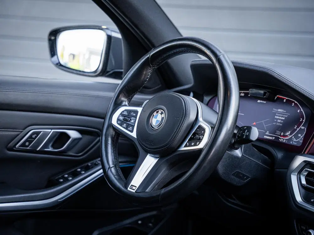 BMW 3-serie 330e M-Sport Pro l Individuel l Pano l A uit 2021, foto 14