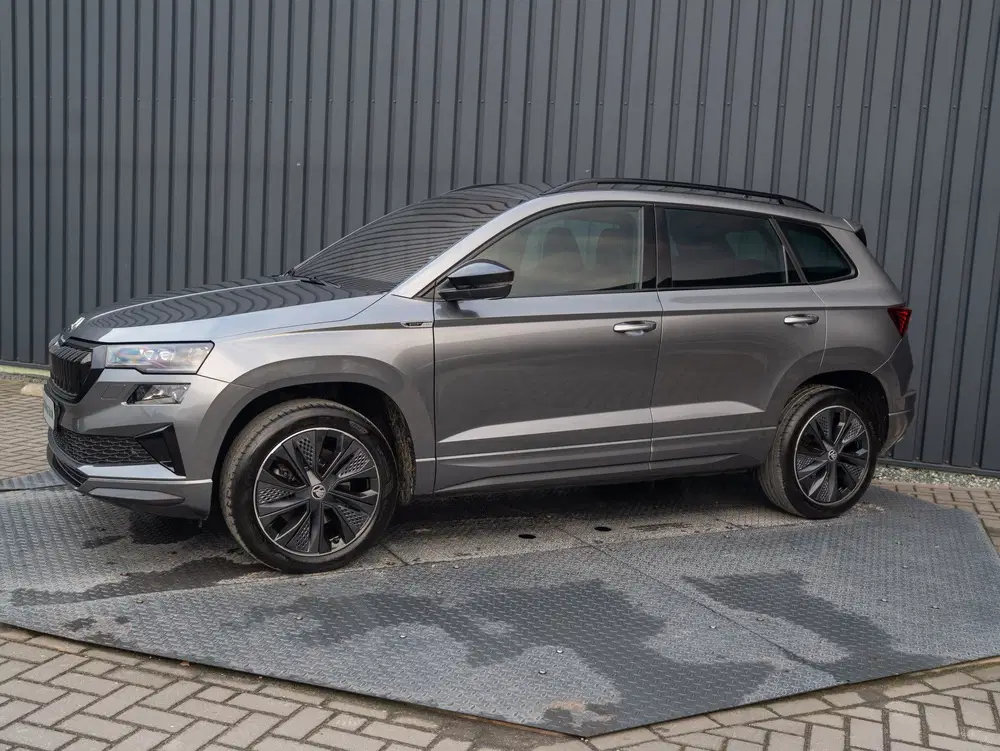 Skoda Karoq 1.5 TSI ACT Sportline Business uit 2024, foto 2