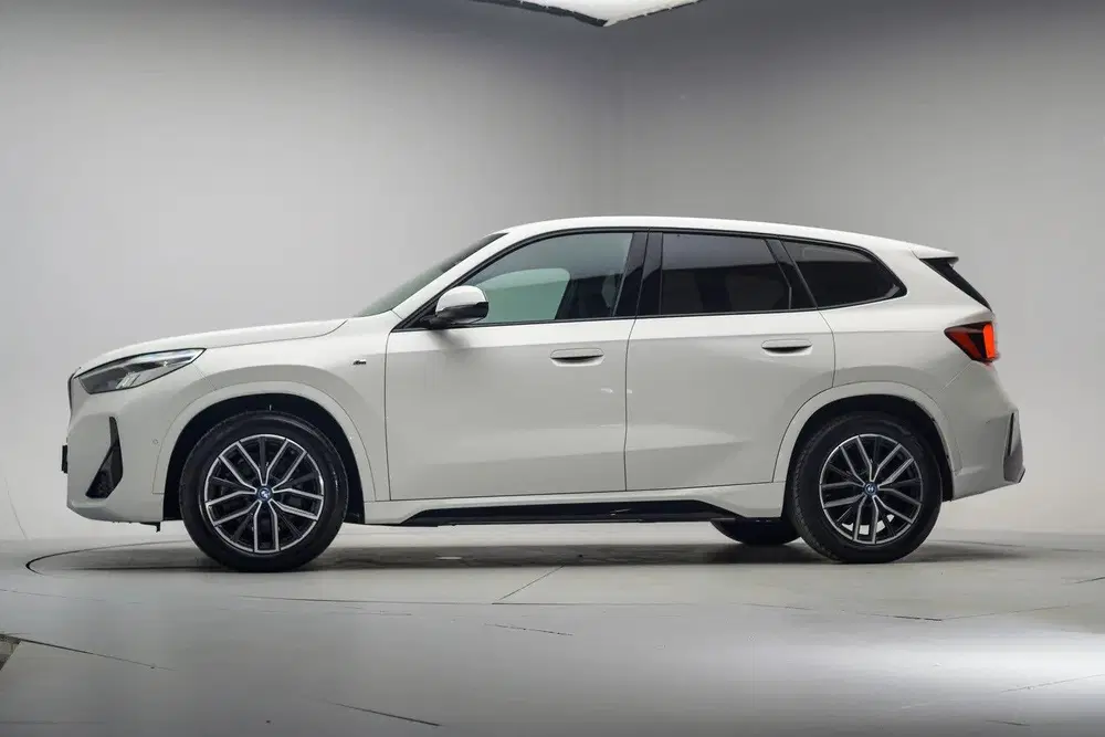 BMW iX1 xDrive30 M Sport Shadow [ SoH 94 uit 2023, foto 2