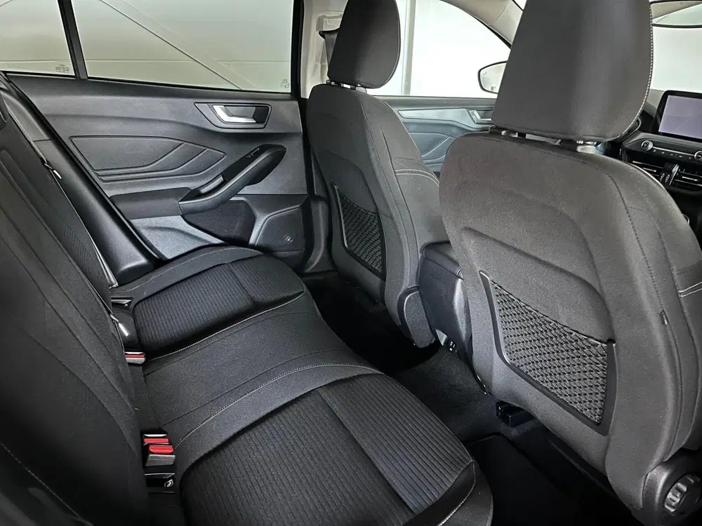 Ford Focus 1.0 EcoBoost Hybrid Titanium uit 2022, foto 12