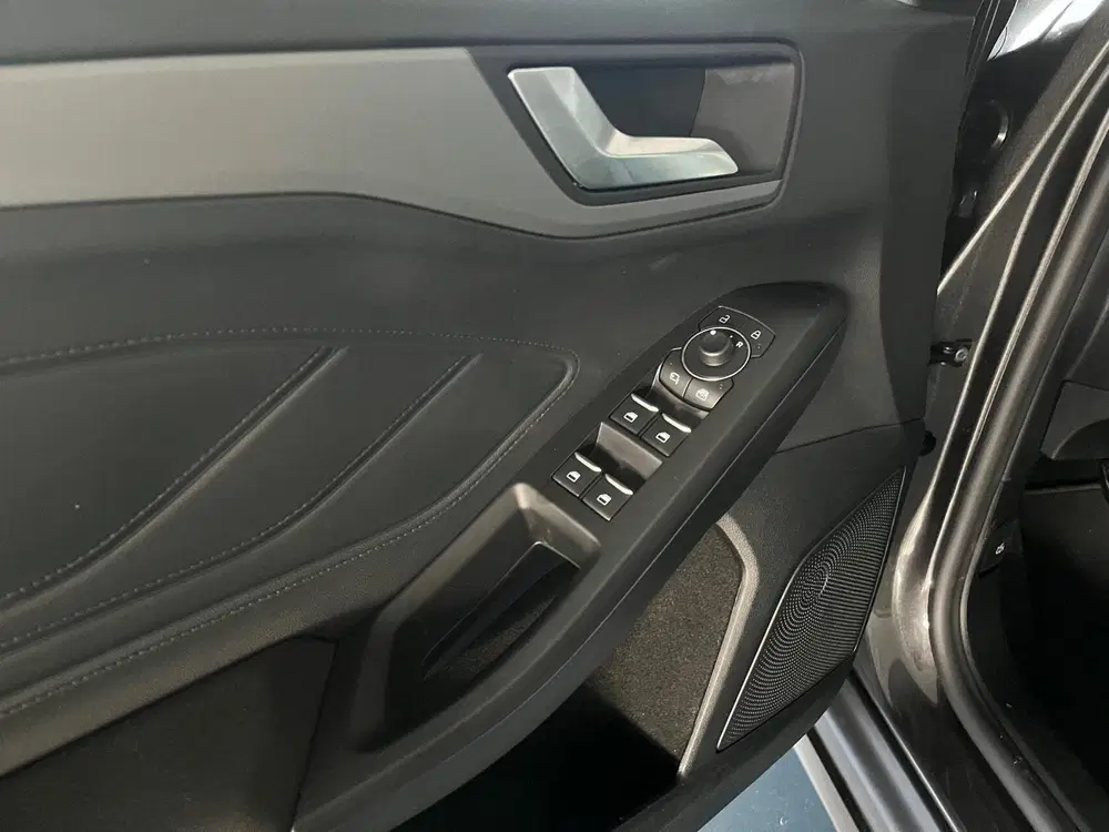 Ford Focus 1.0 EcoBoost Hybrid Titanium uit 2022, foto 15