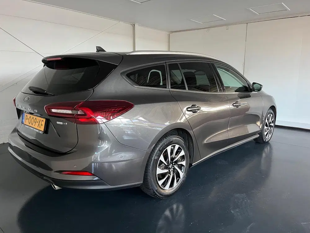 Ford Focus 1.0 EcoBoost Hybrid Titanium uit 2022, foto 3