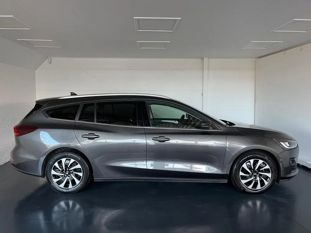 Ford Focus 1.0 EcoBoost Hybrid Titanium uit 2022, foto 5