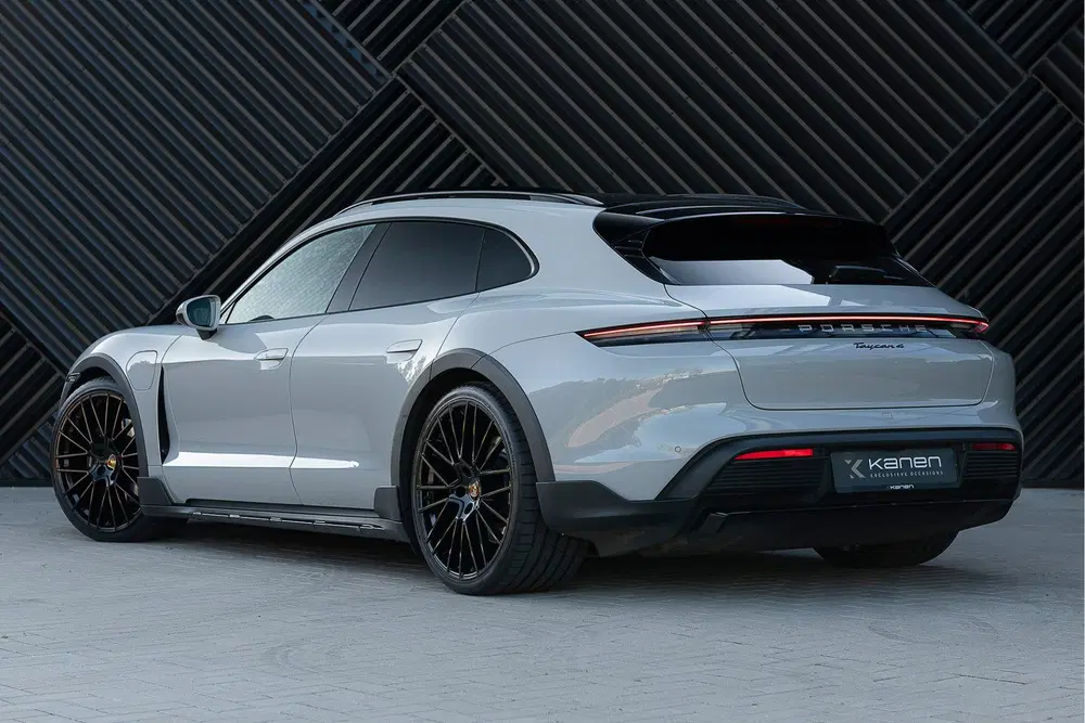 Porsche Taycan 4 93 kWh ACC Pano Luchtv Camera uit 2021, foto 2