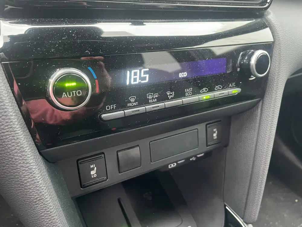 Toyota Yaris Cross 1.5 Hybrid 115 Dynamic NAVI I CAMERA uit 2025, foto 15
