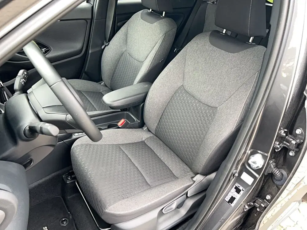 Toyota Yaris Cross 1.5 Hybrid 115 Dynamic NAVI I CAMERA uit 2025, foto 5