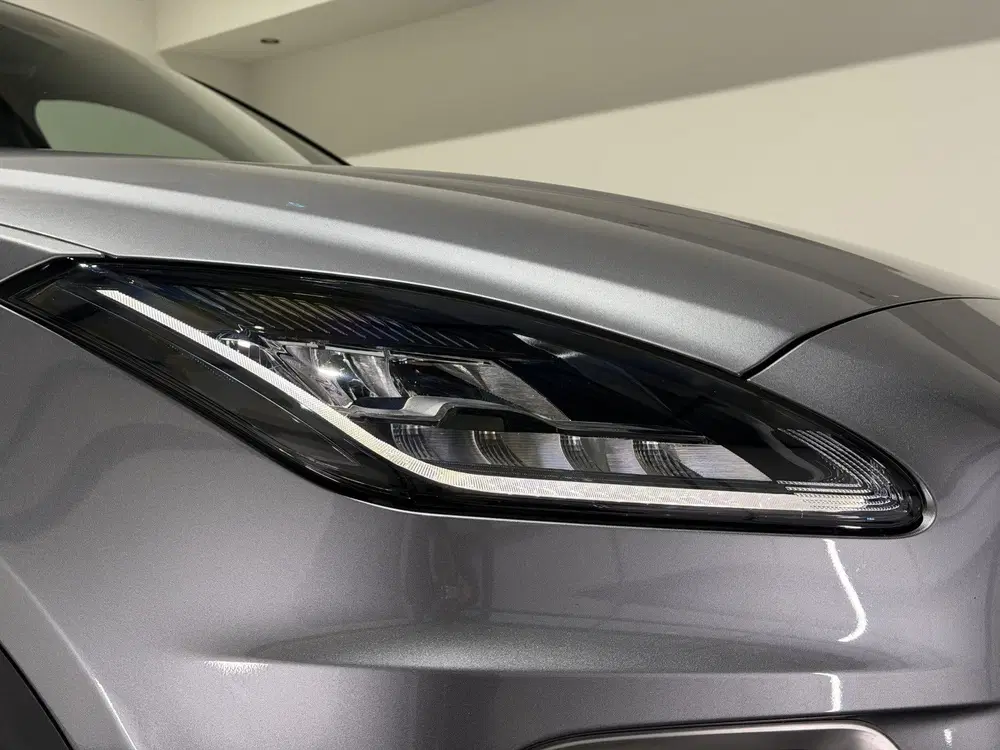 Jaguar E-Pace 1.5 P300e AWD R-Dynamic S uit 2022, foto 13