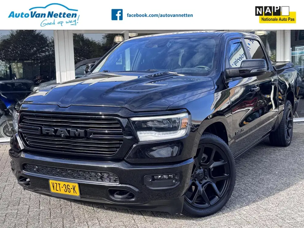 Dodge RAM 4X4 5.7 V8 4x4 Crew Cab Laramie Sport Nigh uit 2024