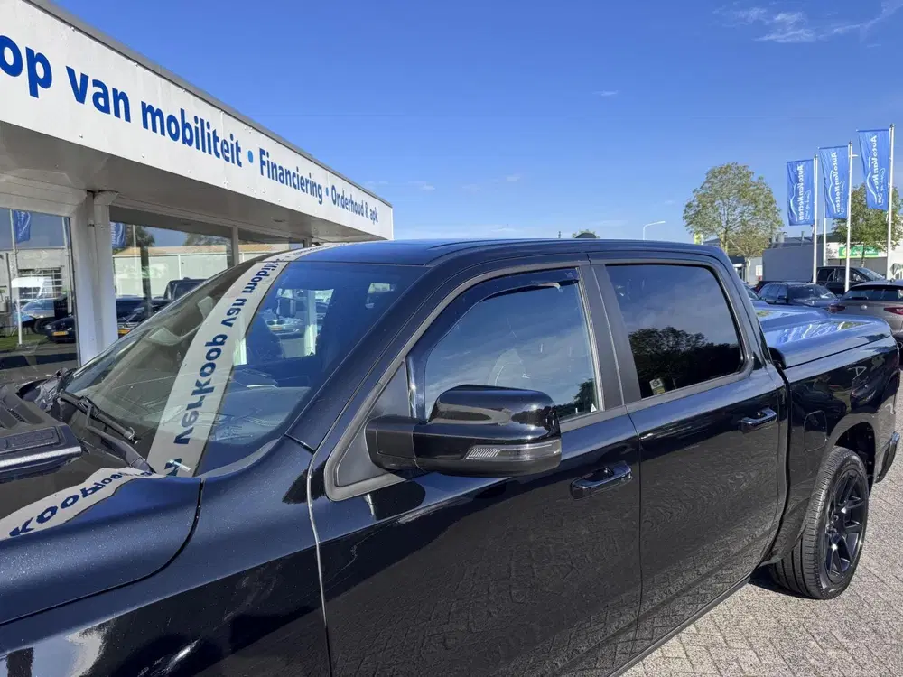Dodge RAM 4X4 5.7 V8 4x4 Crew Cab Laramie Sport Nigh uit 2024, foto 10