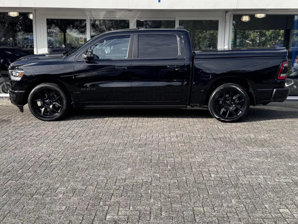 Dodge RAM 4X4 5.7 V8 4x4 Crew Cab Laramie Sport Nigh uit 2024, foto 3