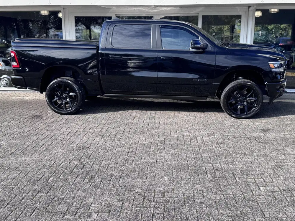 Dodge RAM 4X4 5.7 V8 4x4 Crew Cab Laramie Sport Nigh uit 2024, foto 5