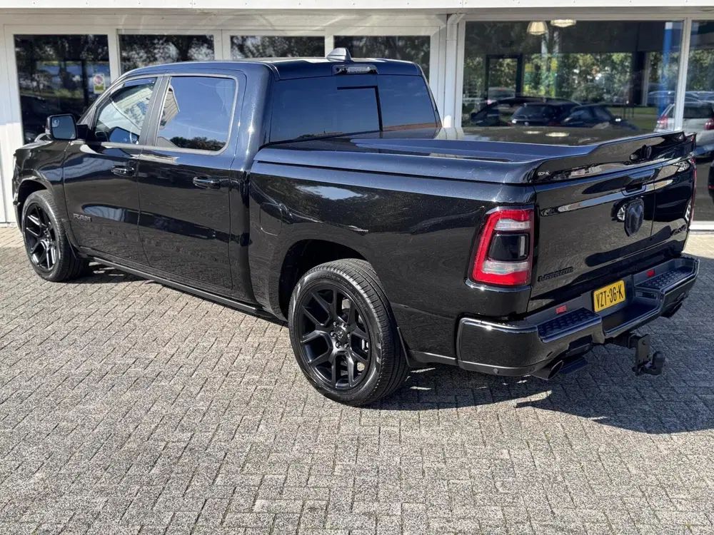 Dodge RAM 4X4 5.7 V8 4x4 Crew Cab Laramie Sport Nigh uit 2024, foto 6