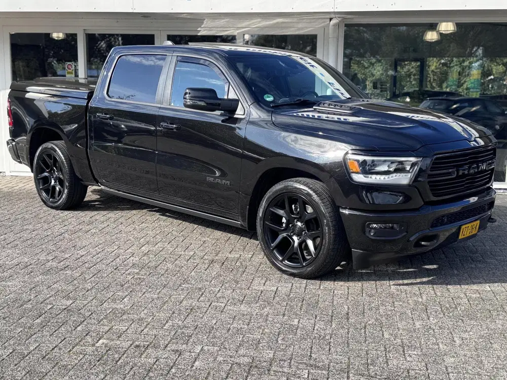 Dodge RAM 4X4 5.7 V8 4x4 Crew Cab Laramie Sport Nigh uit 2024, foto 7