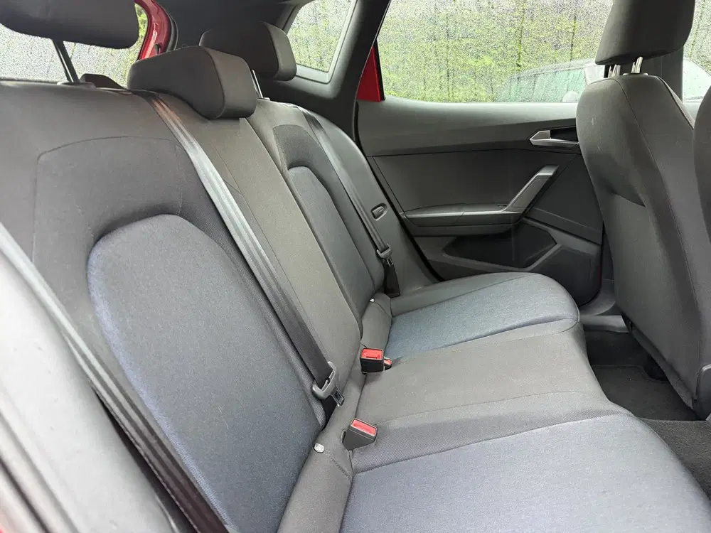SEAT Arona 1.0 TSi 110pk FR Business Connect uit 2023, foto 2