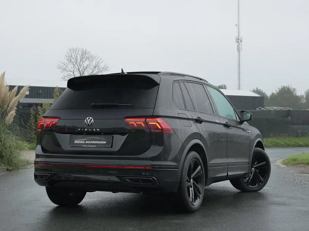 Volkswagen Tiguan 1.5 TSI R-Line Panoramadak uit 2023, foto 2