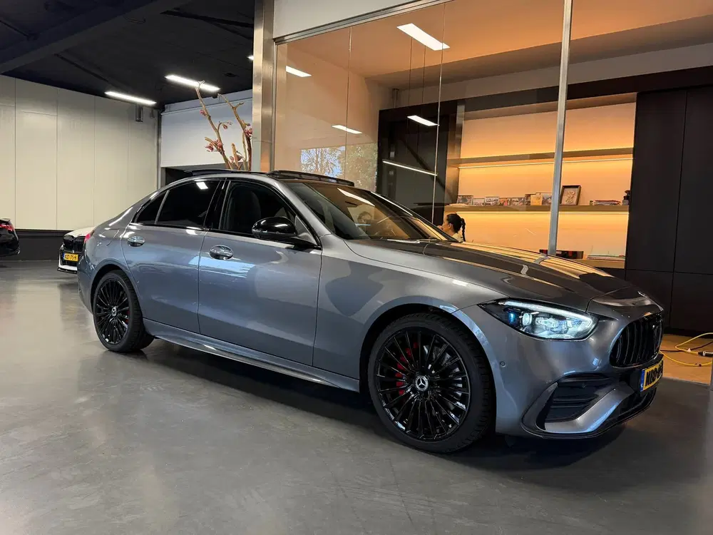 Mercedes-Benz C-Klasse 300 e star Edition AMG Night Pano Mem uit 2025