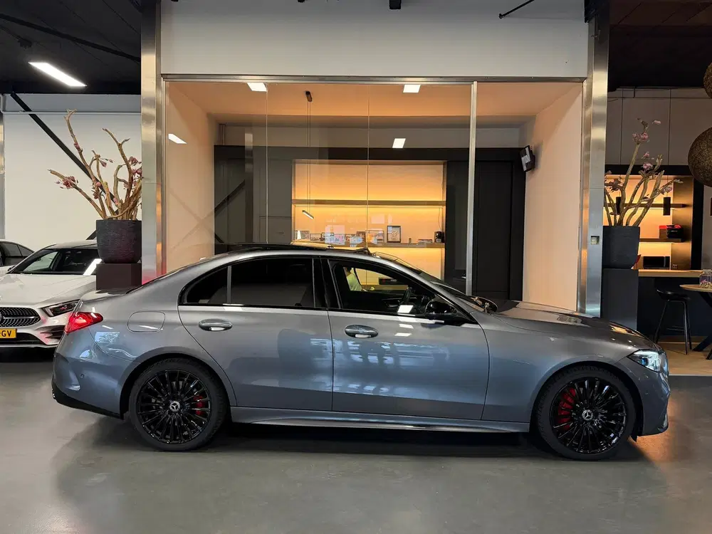 Mercedes-Benz C-Klasse 300 e star Edition AMG Night Pano Mem uit 2025, foto 2